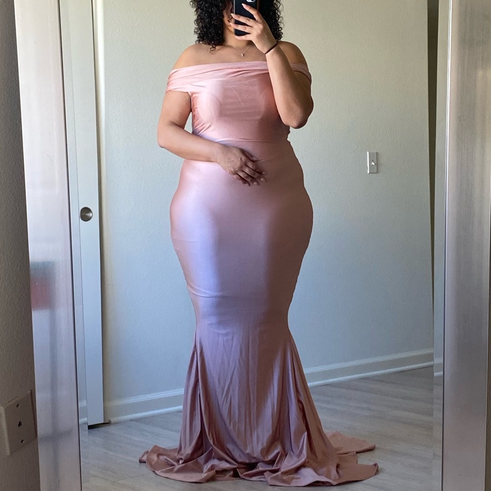 Never worn lots of stretch